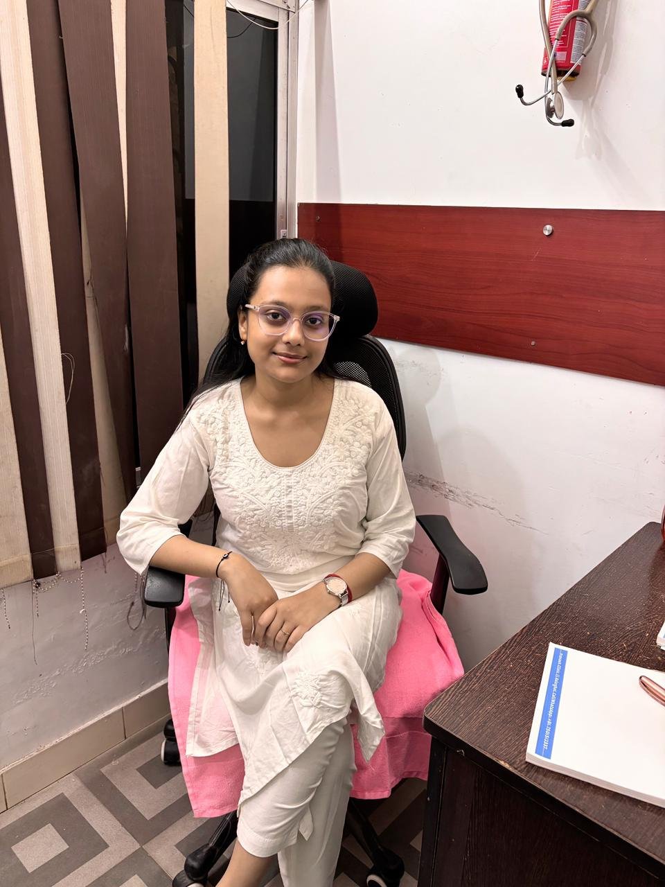 Dt. Shatarupa Saha during a client consultation